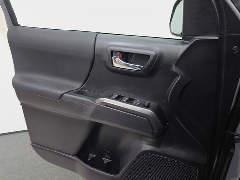 Used 2021 Toyota Tacoma TRD Sport image 28