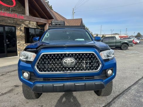 Used 2018 Toyota Tacoma SR5 w/ SR5 Appearance Package (SM) image 9