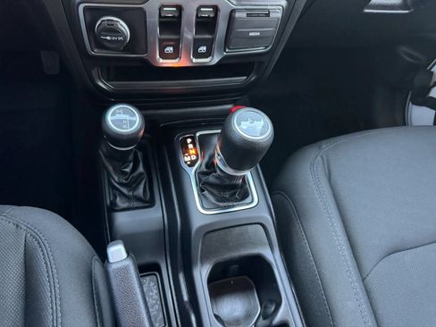 Used 2021 Jeep Wrangler Sport AWD/4WD image 36
