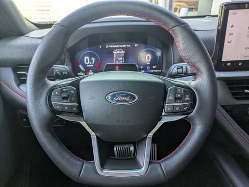Used 2025 Ford Explorer ST-Line image 12