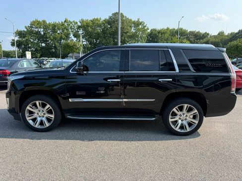 Used 2016 Cadillac Escalade Luxury AWD/4WD image 4