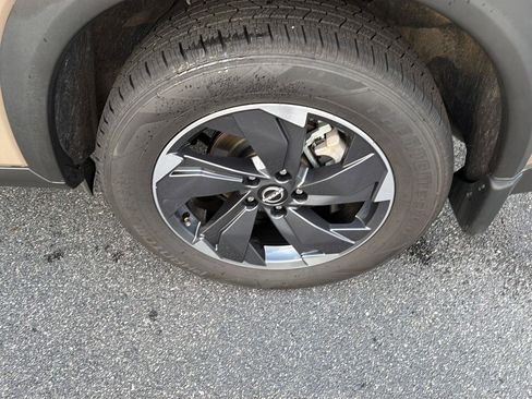 Used 2024 Nissan Rogue SV FWD image 37