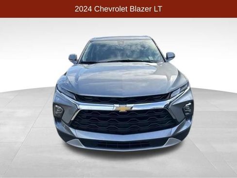 Used 2024 Chevrolet Blazer LT w/ Convenience Package FWD image 2