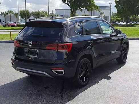 Certified 2024 Volkswagen Taos SE FWD image 8