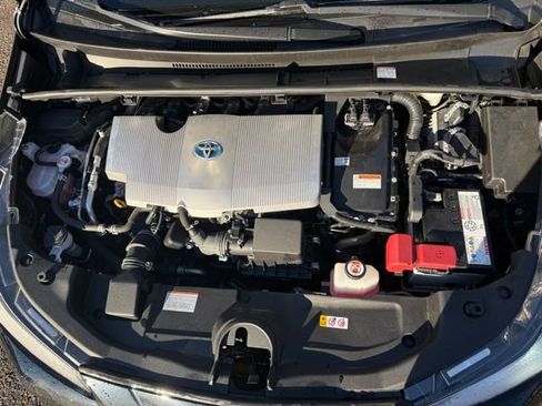 Used 2022 Toyota Prius LE image 12