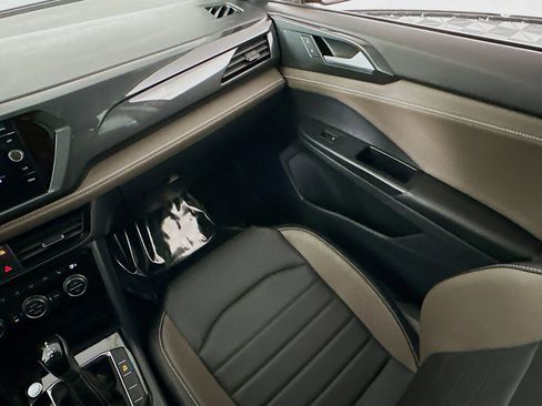 Used 2023 Volkswagen Taos SEL image 24