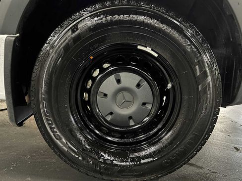 Used 2025 Mercedes-Benz Sprinter 2500 image 9