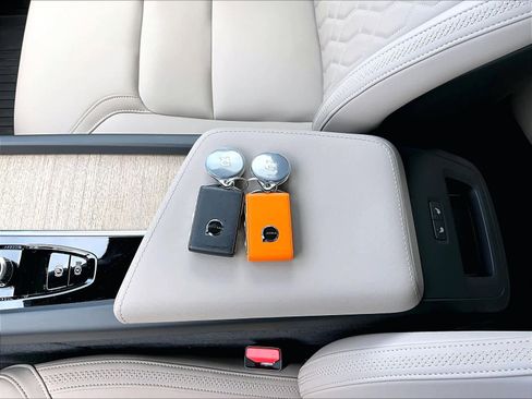 Used 2026 Volvo XC60 T8 Plus w/ Protection Package Premier image 13