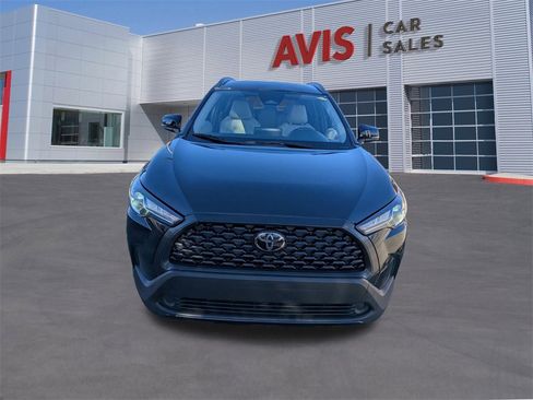 Used 2023 Toyota Corolla Cross LE image 2