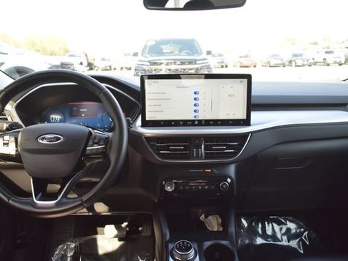 Used 2024 Ford Escape Platinum AWD/4WD image 37