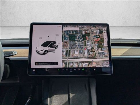 Used 2022 Tesla Model Y Long Range image 9