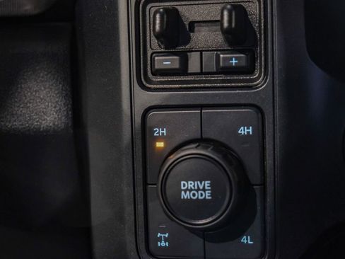 Used 2024 Ford F350 Platinum w/ FX4 Off-Road Package image 30