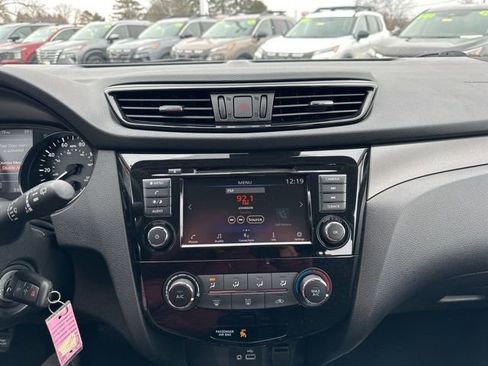 Used 2020 Nissan Rogue Sport S image 18