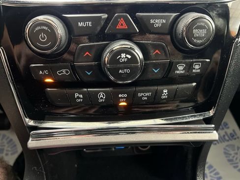 Used 2020 Jeep Grand Cherokee Limited AWD/4WD image 30