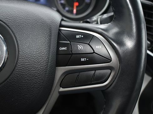 Used 2019 Jeep Cherokee Limited image 21