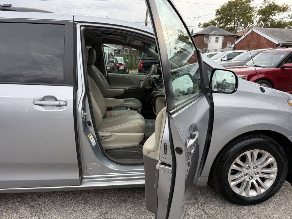 Used 2011 Toyota Sienna XLE w/ Entertainment Pkg FWD image 20