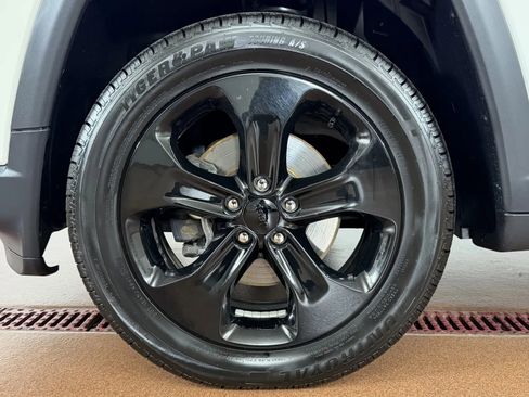 Used 2018 Jeep Compass Latitude w/ Popular Equipment Group AWD/4WD image 8