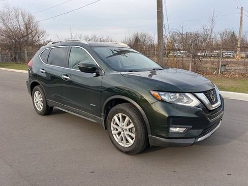 Used 2018 Nissan Rogue SV image 3