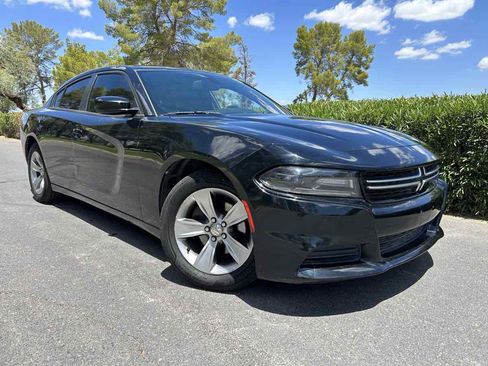 Used 2015 Dodge Charger SE w/ Sport Appearance Group image 4