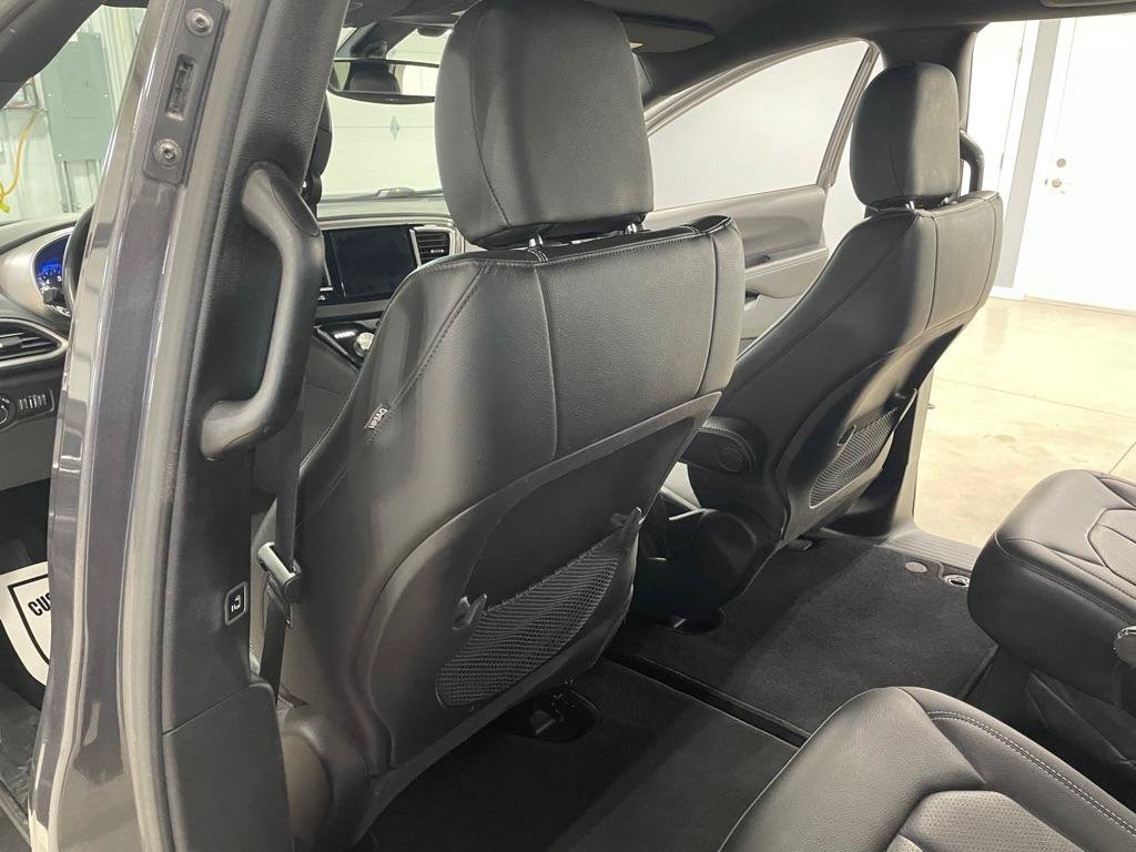 Used 2020 Chrysler Pacifica Touring-L AWD/4WD image 13