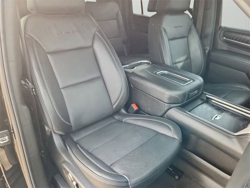 Used 2024 GMC Yukon XL Denali w/ Denali Reserve Package image 17
