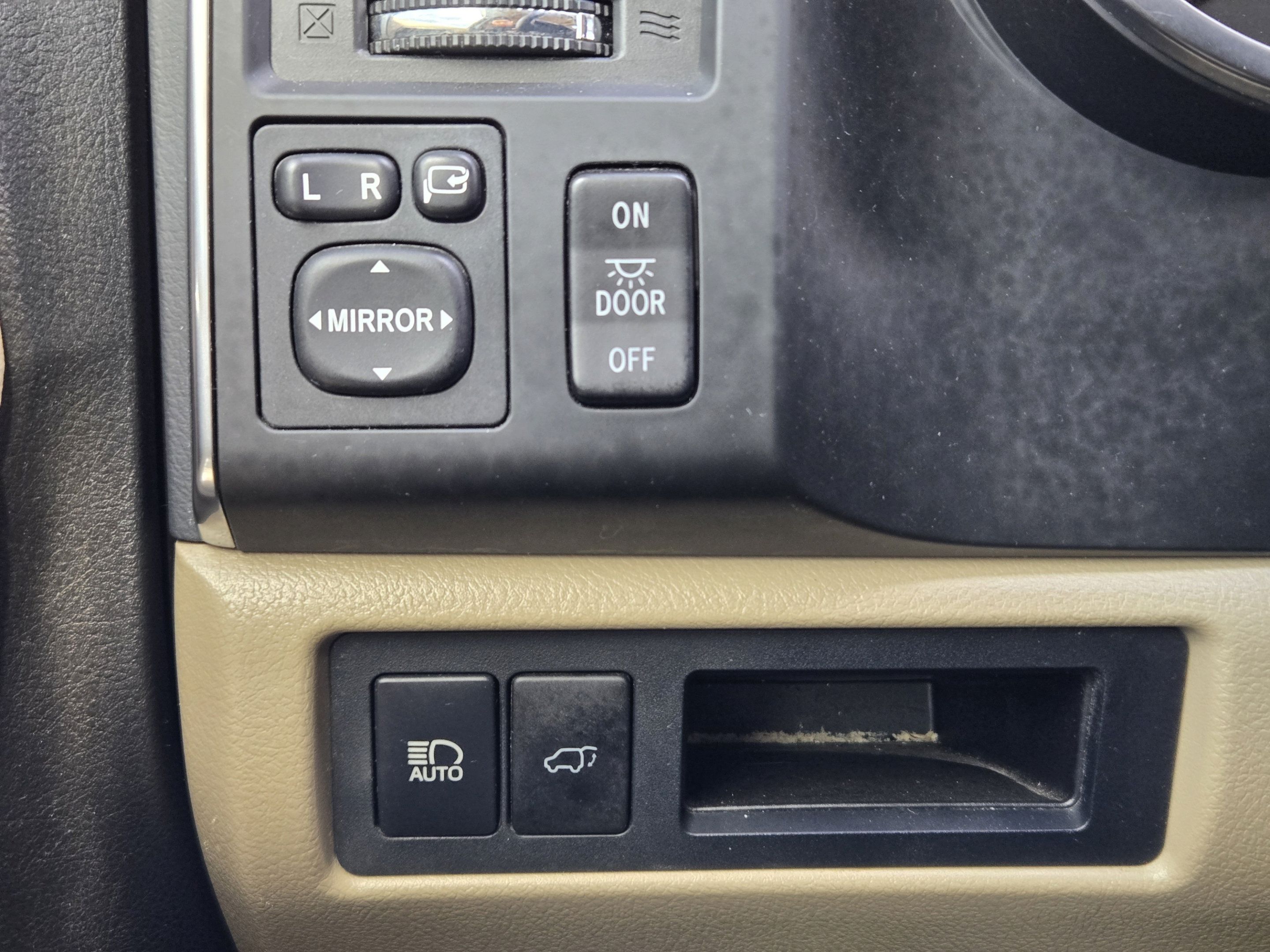 Used 2020 Toyota Sequoia Limited w/ Safety & Convenience Package AWD/4WD image 20