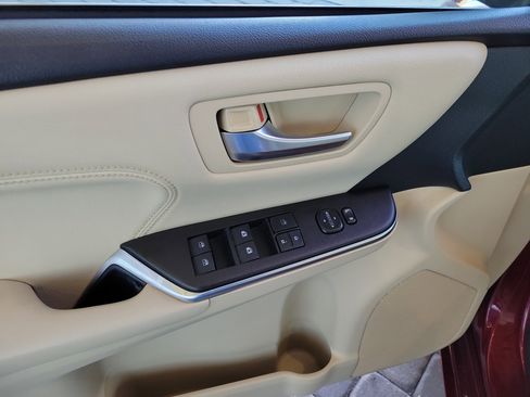 Used 2017 Toyota Camry XLE image 11