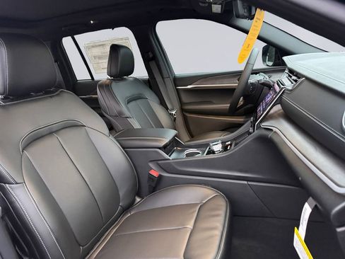 New 2025 Jeep Grand Cherokee Limited w/ Luxury Tech Group II image 19