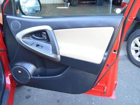 Used 2009 Toyota RAV4 Limited AWD/4WD image 29