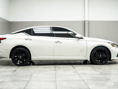 Used 2022 Nissan Altima 2.5 Platinum AWD/4WD image 6