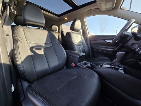 Used 2018 Nissan Rogue SL w/ Premium Package image 31