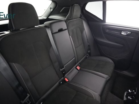 Used 2023 Volvo XC40 Recharge Plus w/ Protection Package Premier AWD/4WD image 5