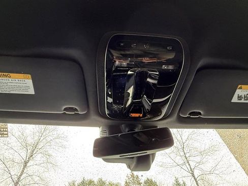 Used 2024 Mercedes-Benz GLC 300 4MATIC image 25