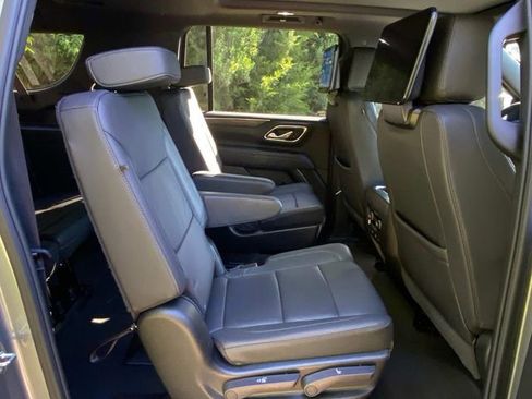 Used 2024 Chevrolet Suburban LT w/ Luxury Package AWD/4WD image 35