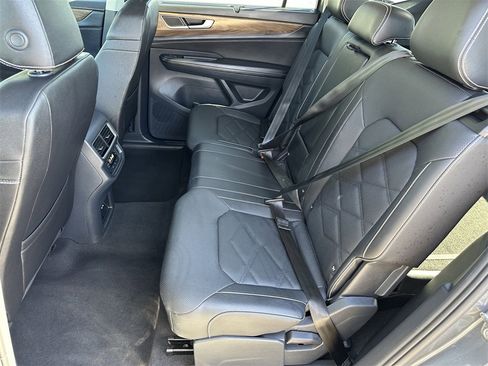 Used 2025 Volkswagen Atlas SE image 18