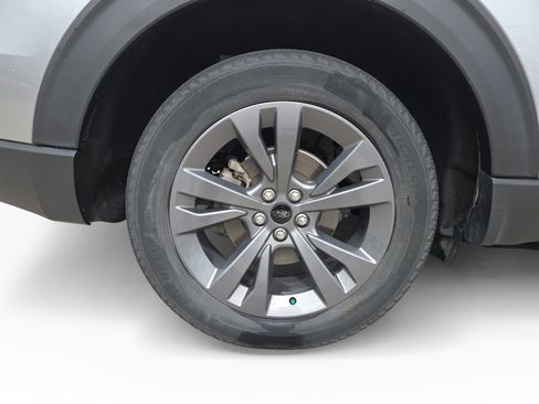 Used 2021 Ford Explorer XLT w/ Equipment Group 202A AWD/4WD image 16