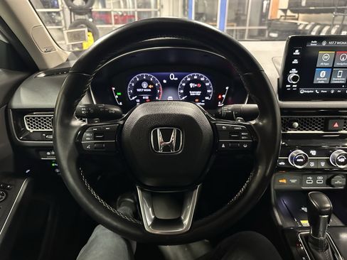 Used 2022 Honda Civic Touring image 9