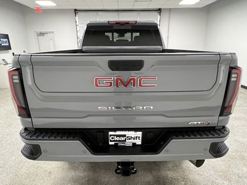 Used 2025 GMC Sierra 2500 AT4 w/ AT4 Premium Plus Package image 9