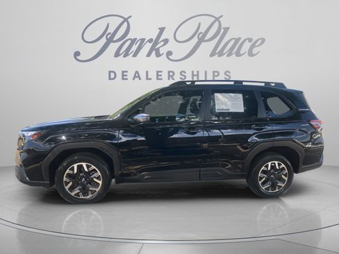 Used 2025 Subaru Forester Premium w/ Convenience Package #1 AWD/4WD image 2