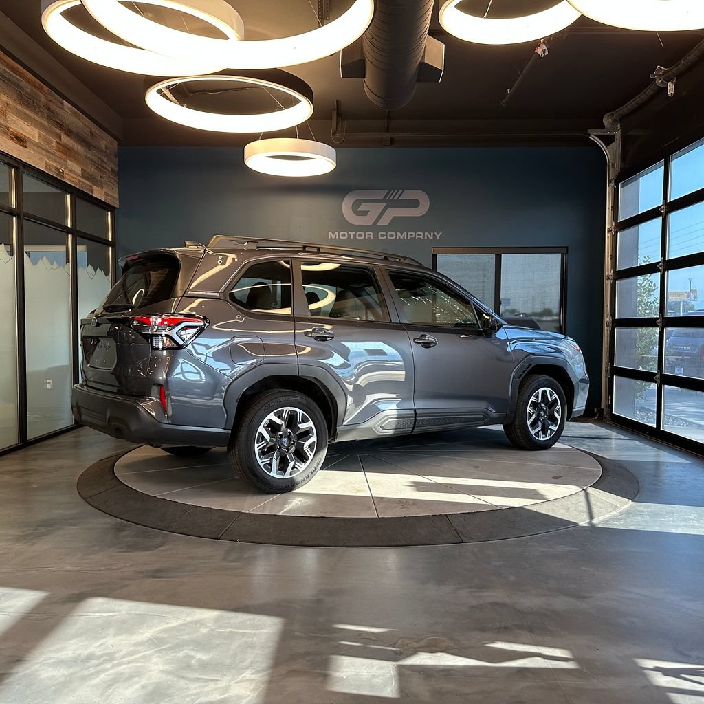 Used 2025 Subaru Forester AWD/4WD image 3