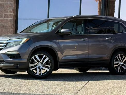 Used 2017 Honda Pilot Touring image 3