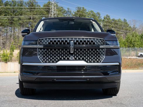 Used 2025 Lincoln Navigator L Reserve image 8