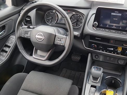 Used 2025 Nissan Rogue SV AWD/4WD image 5