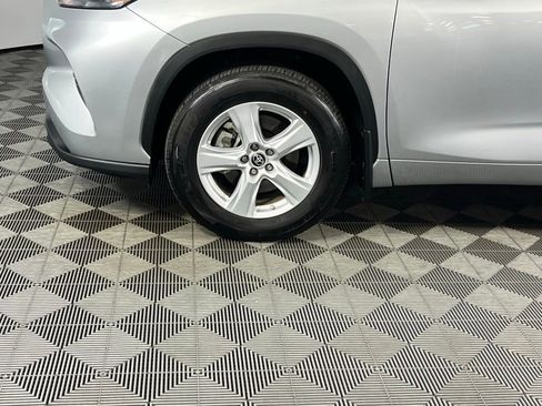 Used 2023 Toyota Highlander LE image 10