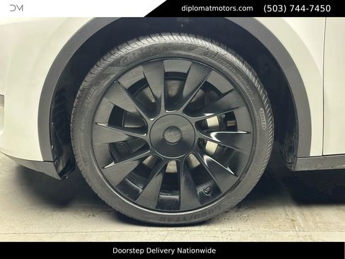 Used 2023 Tesla Model Y Long Range image 35