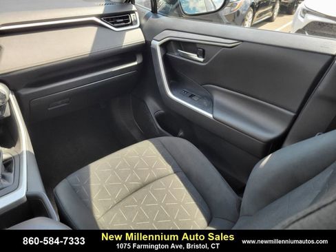 Used 2022 Toyota RAV4 XLE w/ Convenience Package image 15