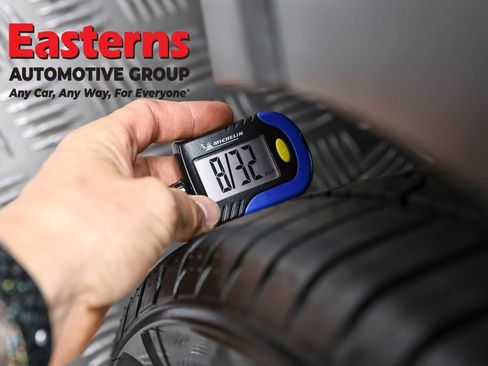 Used 2023 Hyundai Venue Limited FWD image 27