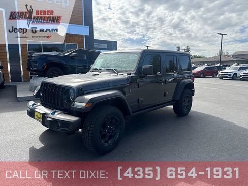 Used 2023 Jeep Wrangler Unlimited w/ Cold Weather Group AWD/4WD image 1