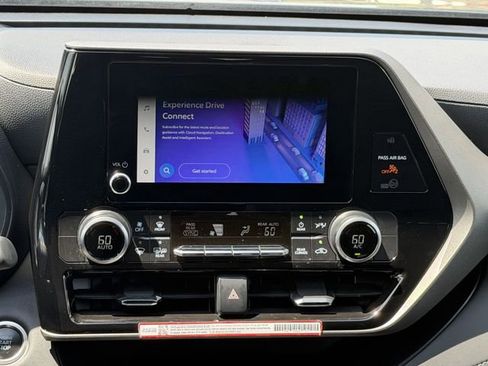 Certified 2025 Toyota Highlander LE FWD image 15