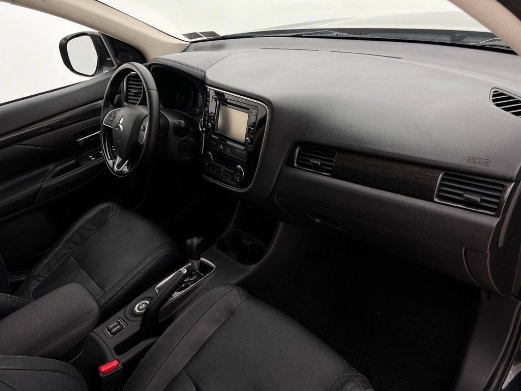 Used 2016 Mitsubishi Outlander SEL AWD/4WD image 13
